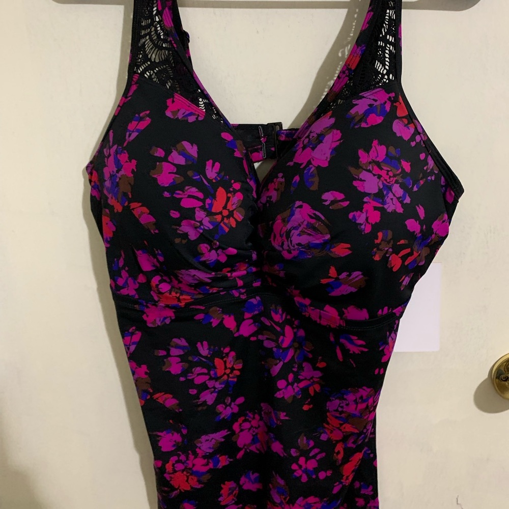 Brand new swimsuit 38F